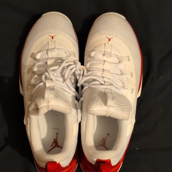 Jordan Athletic Shoes Red and White - Picture 5 of 8